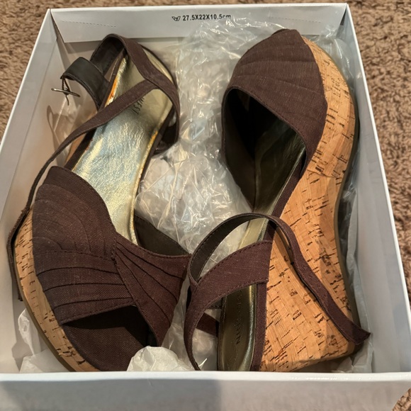 9.5! Nine West Brown Strappy Cork-Sole Wedges - Picture 2 of 4
